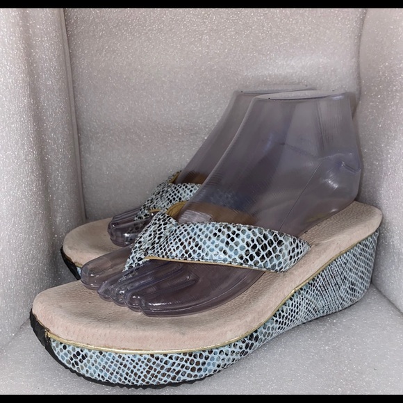 Volatile thong style sandal - Picture 4 of 11